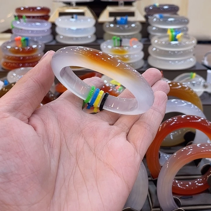 玛瑙/玉髓手镯未镶嵌