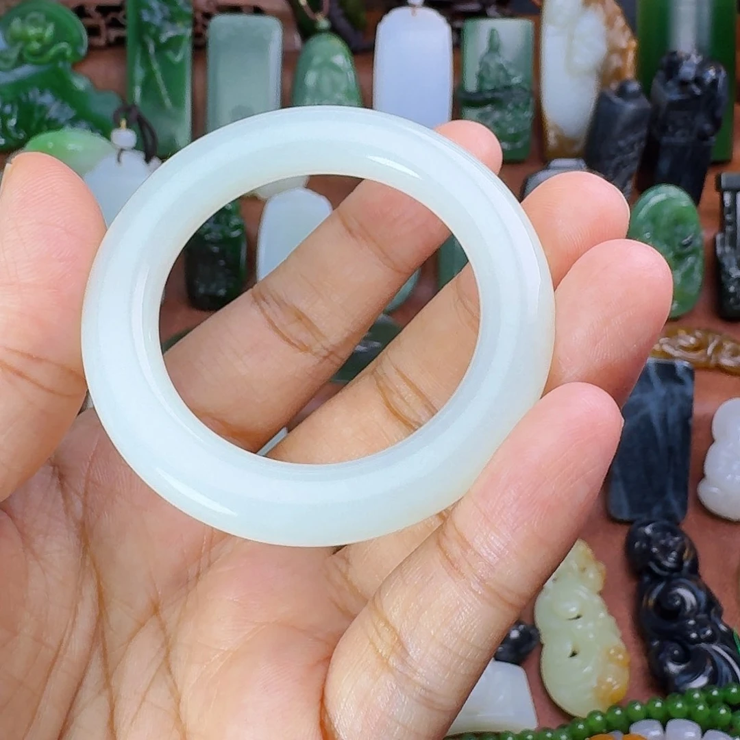 新***啦和田玉未镶嵌颈饰