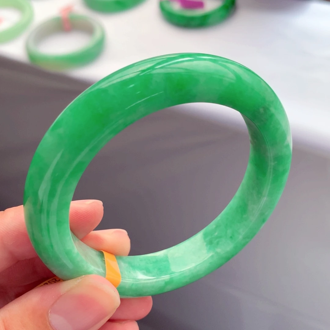 翡翠手镯未镶嵌缅甸翡翠