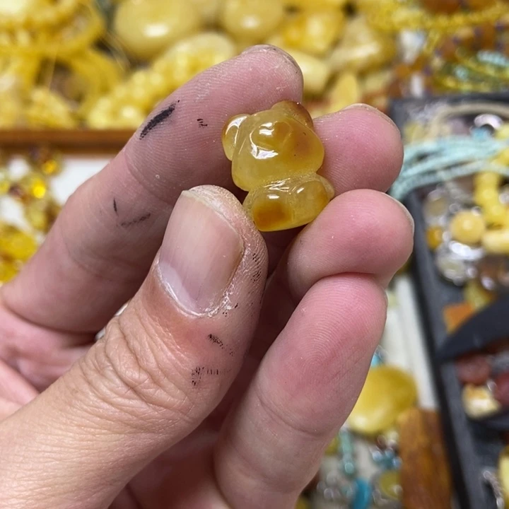 蜜蜡未镶嵌裸石吊坠