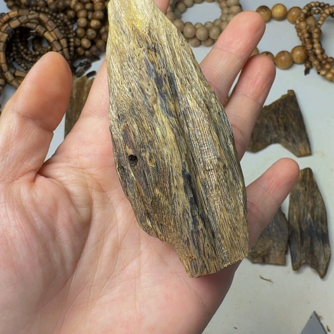 H***o沉香碎屑沉香木一代绿棋透顶绿32克