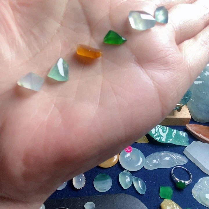 颈饰未镶嵌翡翠天然翡翠石