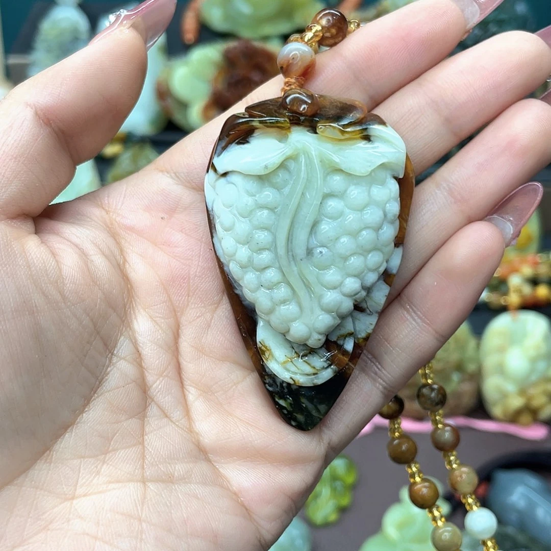 蛇纹石玉颈饰未镶嵌