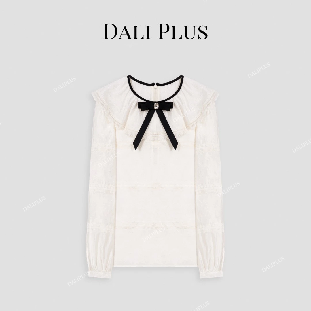 DALI PLUS娃娃领蕾丝边甜美风丝绒蝴蝶结长袖衬衫-D5SS7009