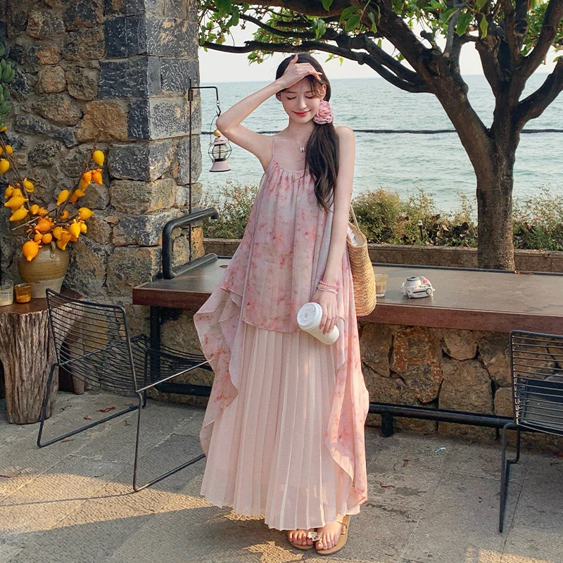 气质拼接假两件粉色吊带裙女夏季2025新款法式时尚百褶碎花连衣裙