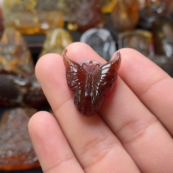 琥珀未镶嵌颈饰28