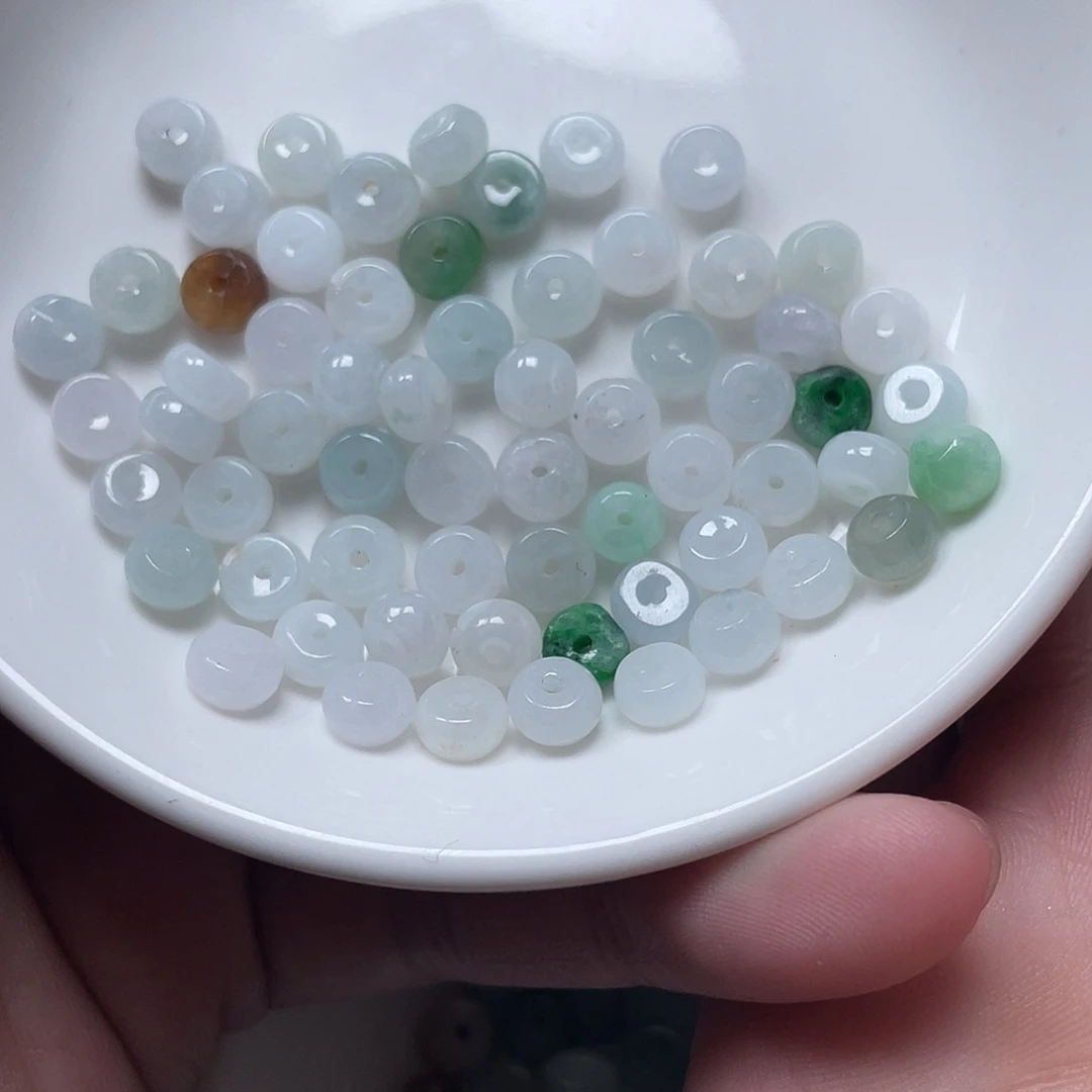 翡翠散珠翡翠算盘珠卡3.4。  60颗