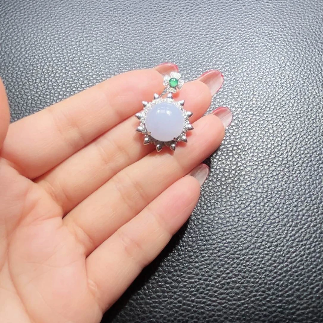 翡翠吊坠(不含链)18K金镶嵌