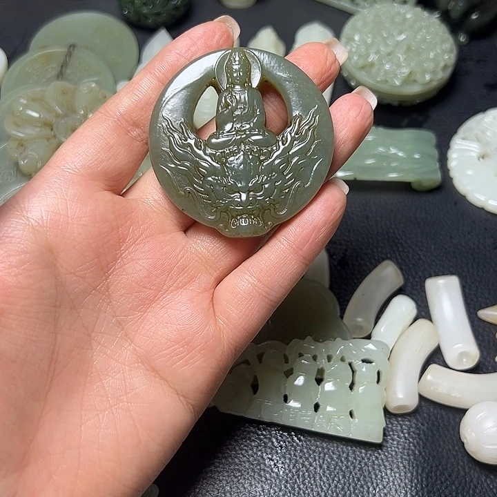 和田玉未镶嵌颈饰