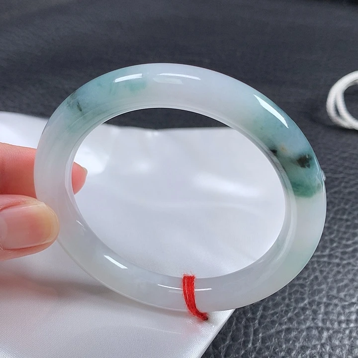 翡翠未镶嵌手镯（圆镯）