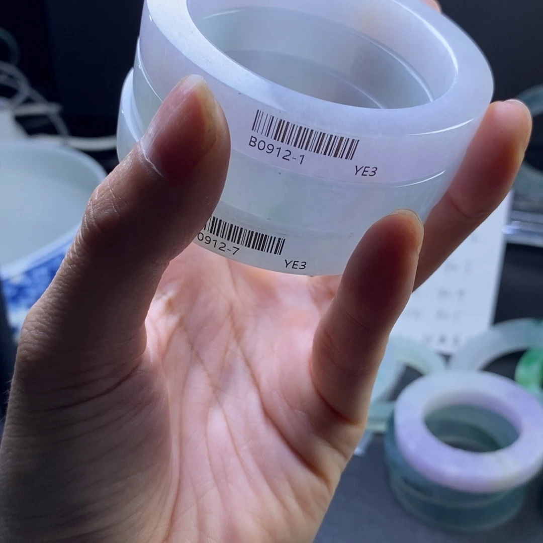 驰***姐定制翡翠未镶嵌毛胚发一个