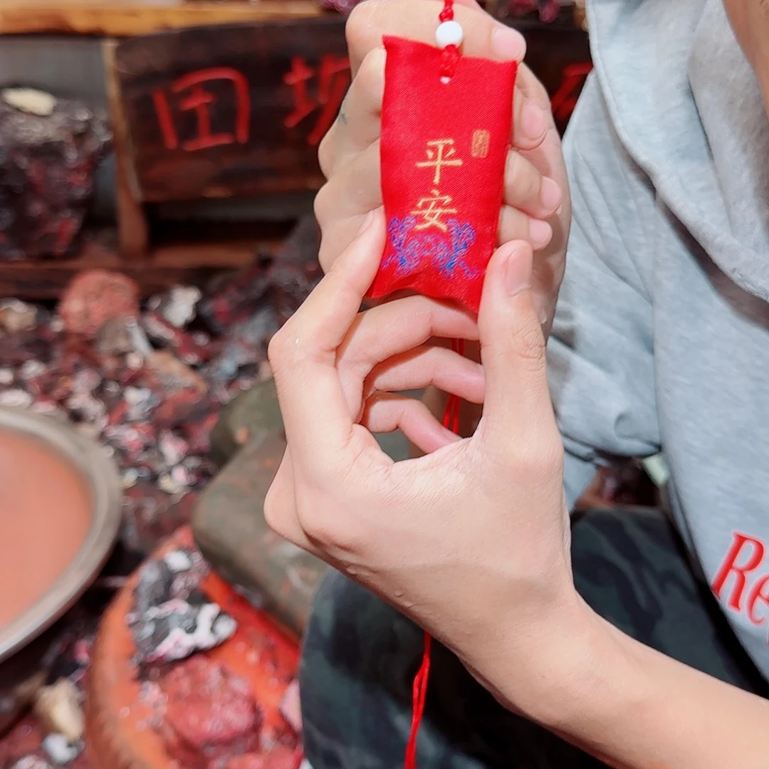 天然辰砂晶体细砂