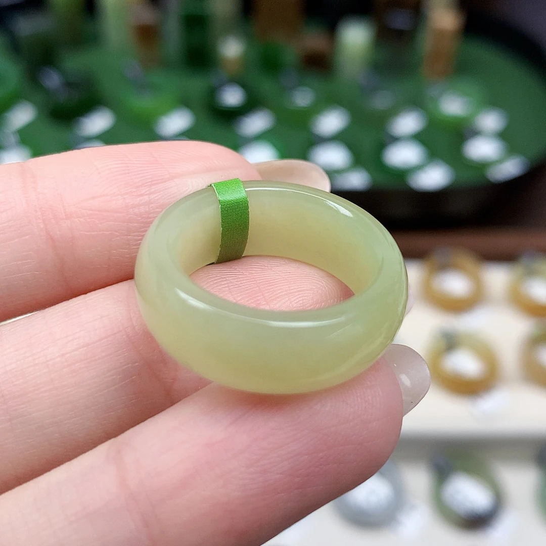 未镶嵌戒指和田玉