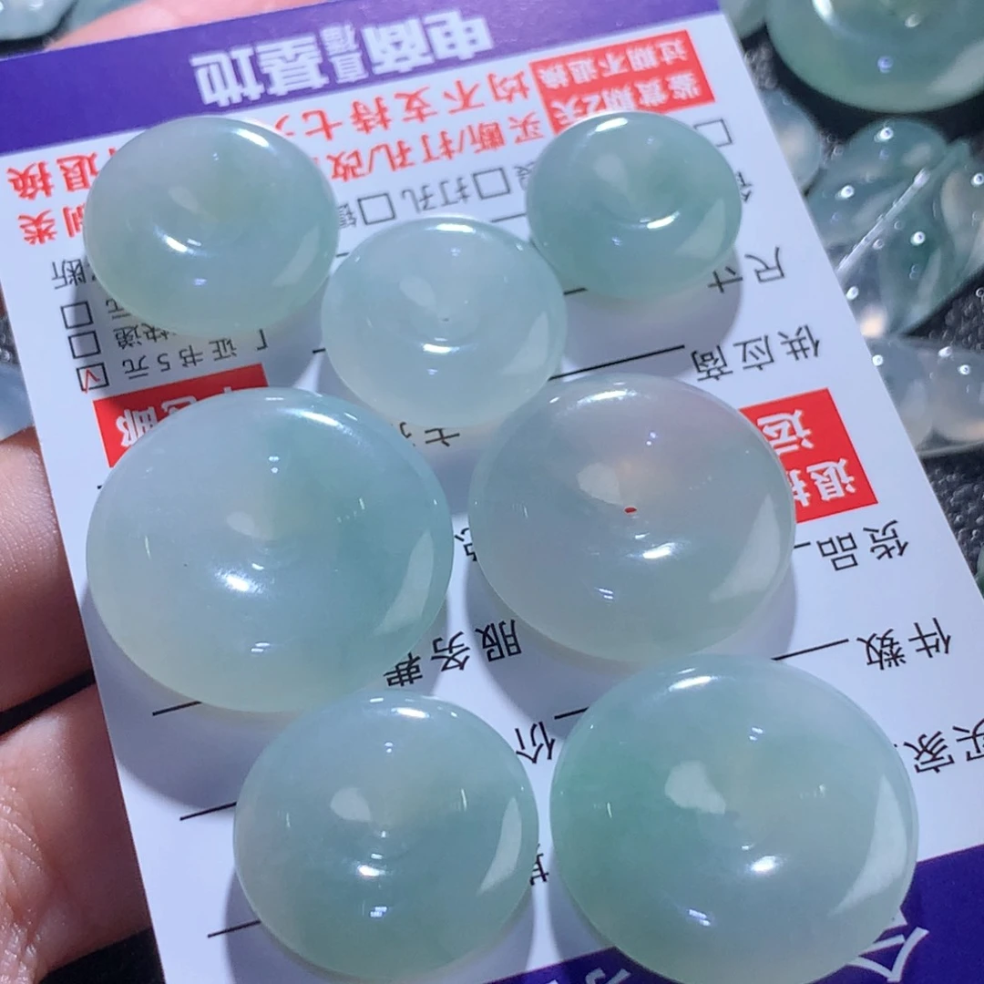 翡翠未镶嵌颈饰缅甸