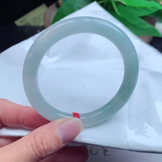 翡翠手镯未镶嵌     圆条55 水蓝色