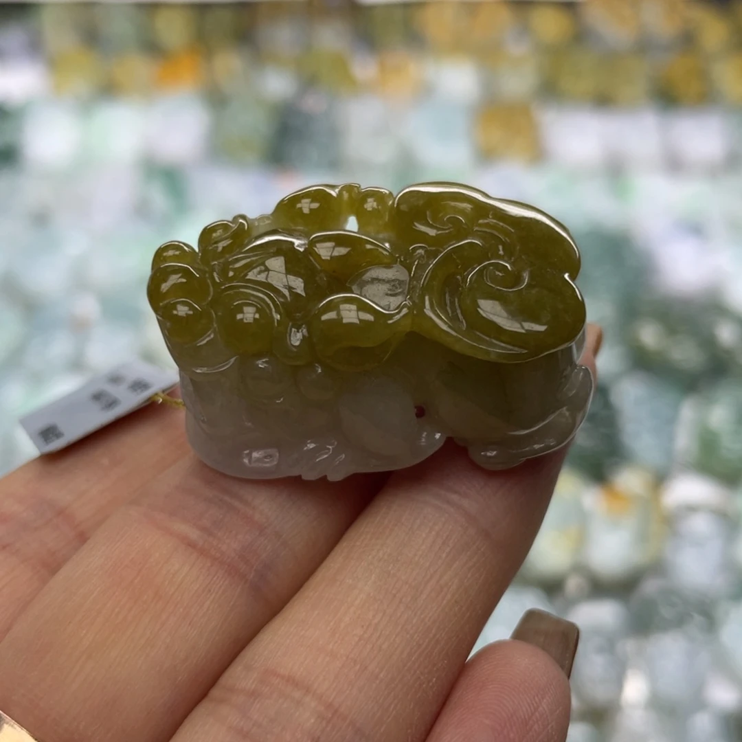 翡翠未镶嵌颈饰貔貅
