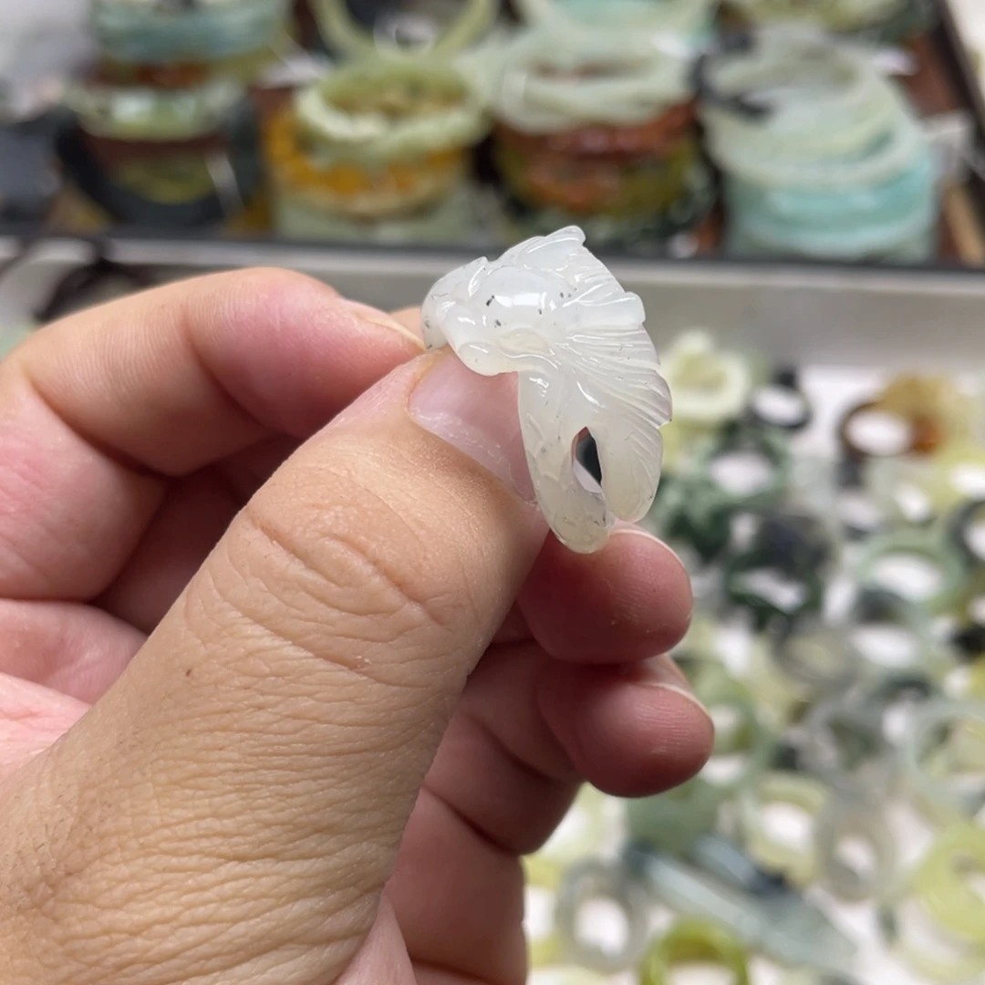 蛇纹石玉未镶嵌戒指