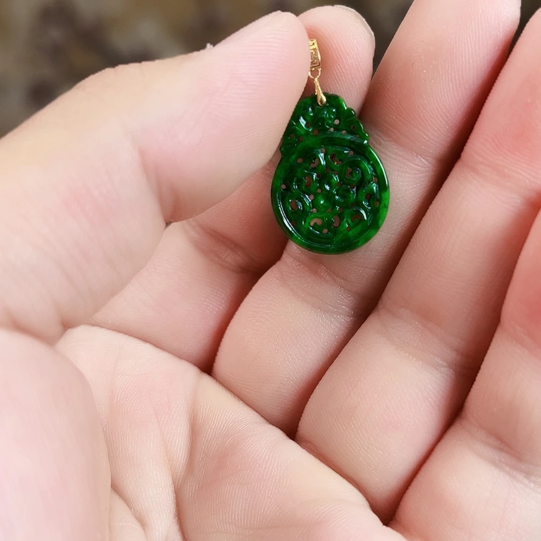 翡翠18K金镶嵌颈饰吊坠