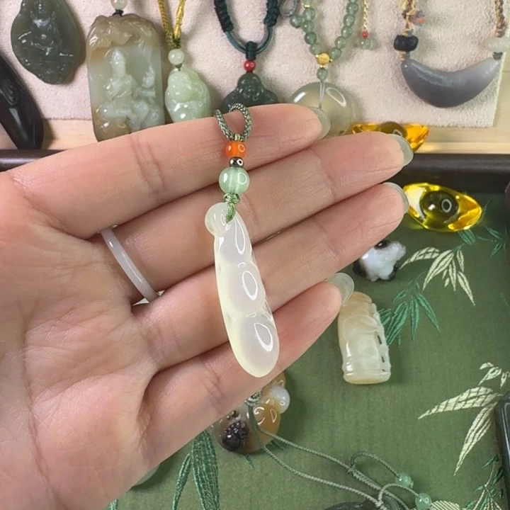 透闪石质玉未镶嵌颈饰