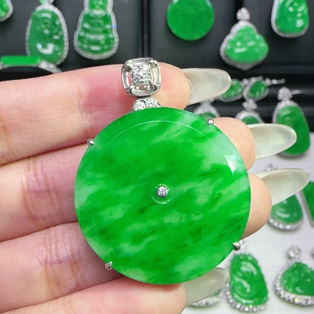 翡翠18K金镶嵌颈饰