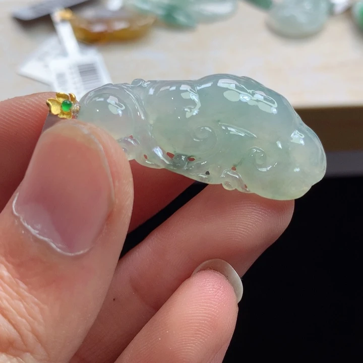 翡翠未镶嵌颈饰吊坠