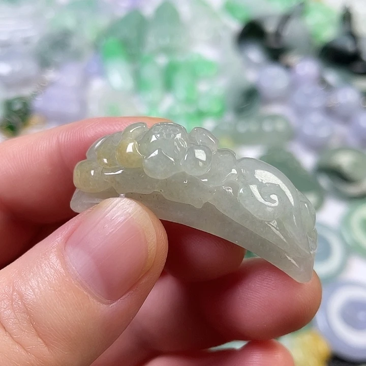 翡翠未镶嵌颈饰手牌