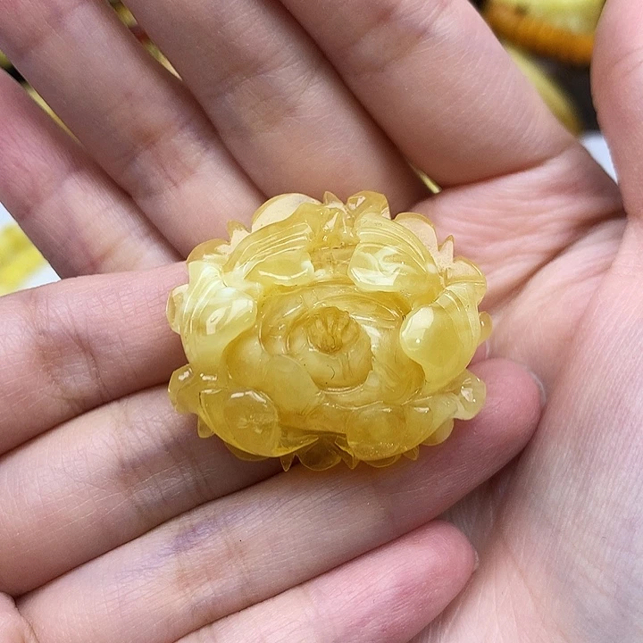 蜜蜡未镶嵌珠宝奇石