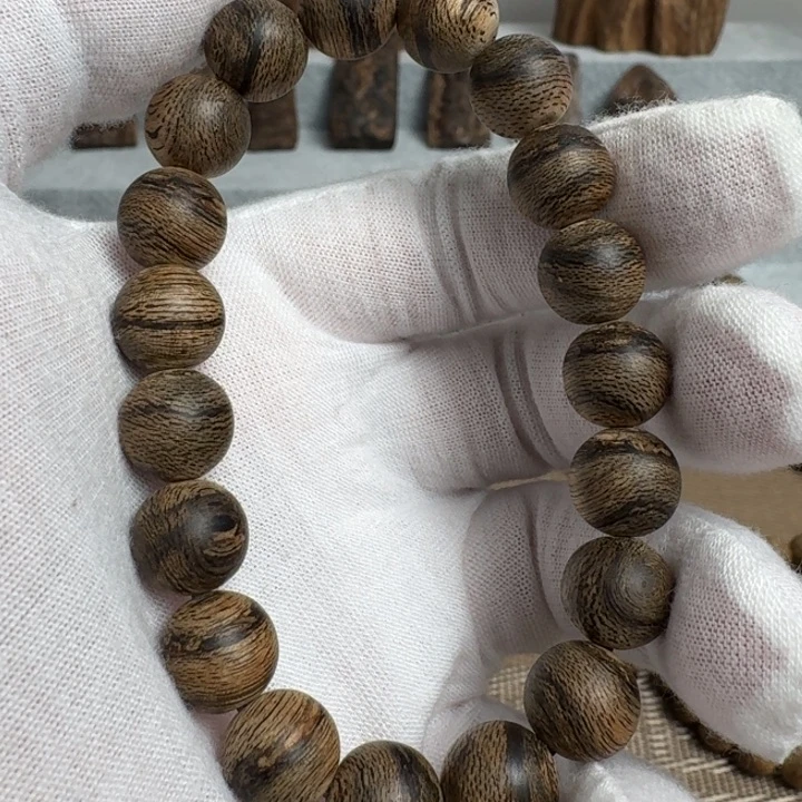 沉香手串文莱单圈沉香手串1.1规格10.9克