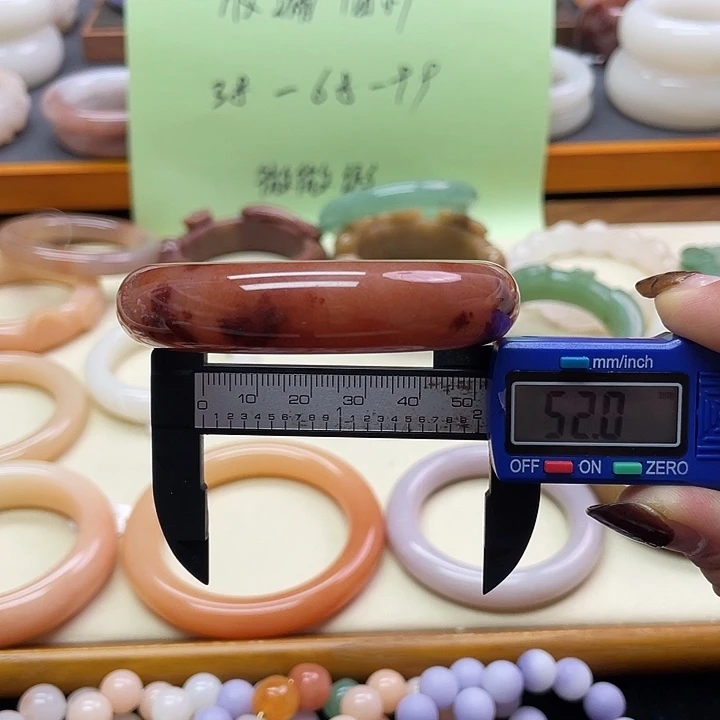 未镶嵌石英岩玉珠宝奇石