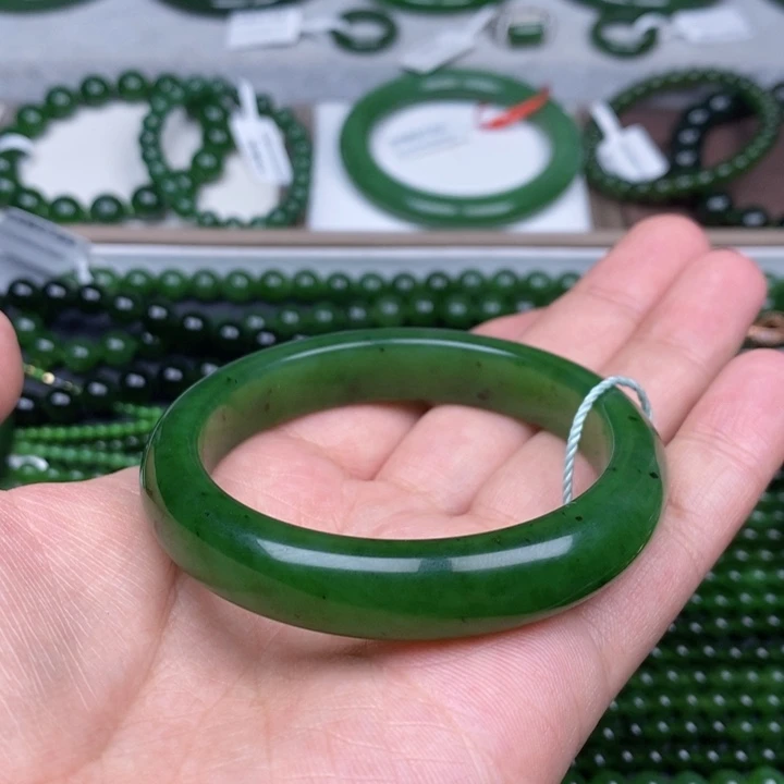 未镶嵌手镯和田玉（碧玉）?**姐