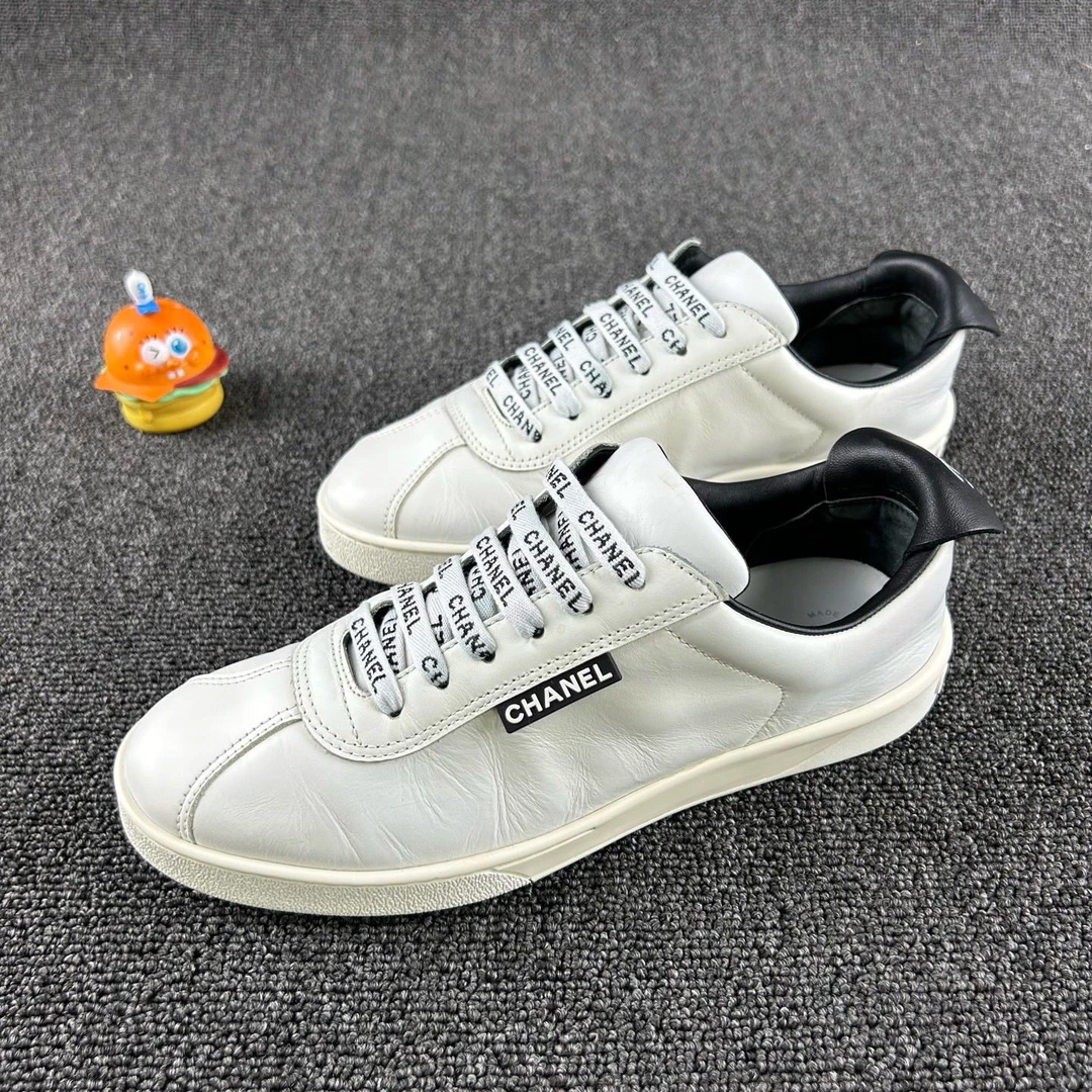 95新 Chanel/香奈儿 白色板鞋37.5码 鞋带标语设计HB4203