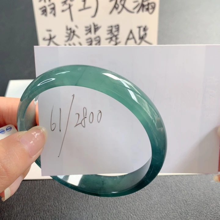 翡翠手镯未镶嵌天然翡翠