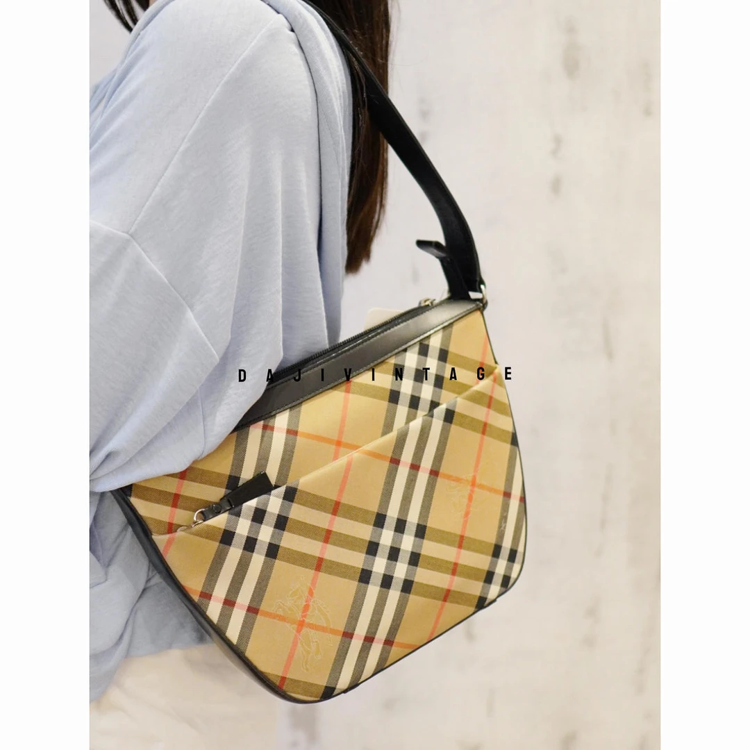 95新 BURBERRY/博柏利 大吉中古sz/Burberry战马格纹元宝单肩包