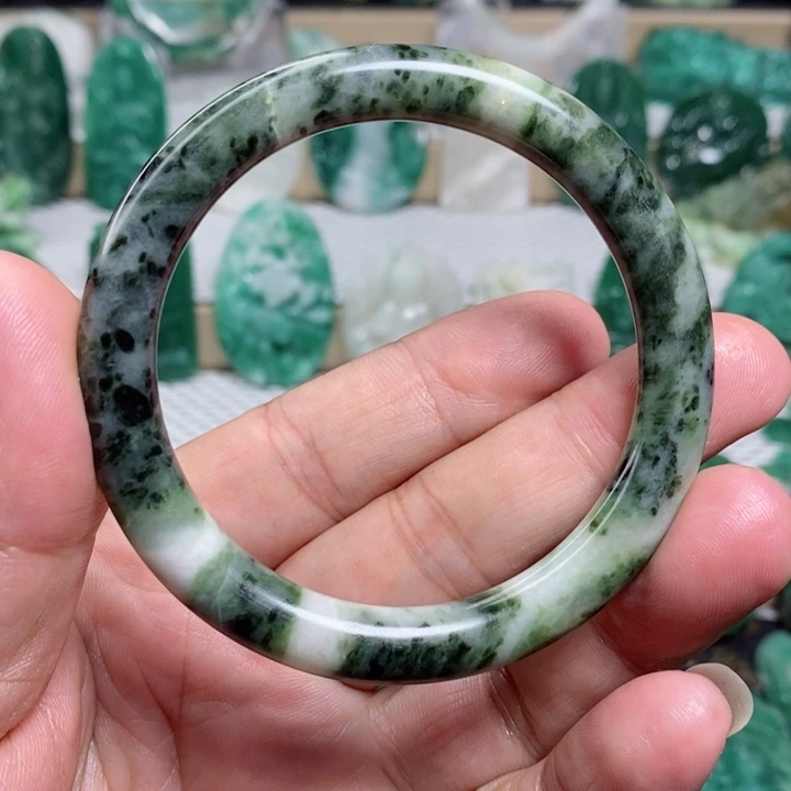 未镶嵌独山玉颈饰