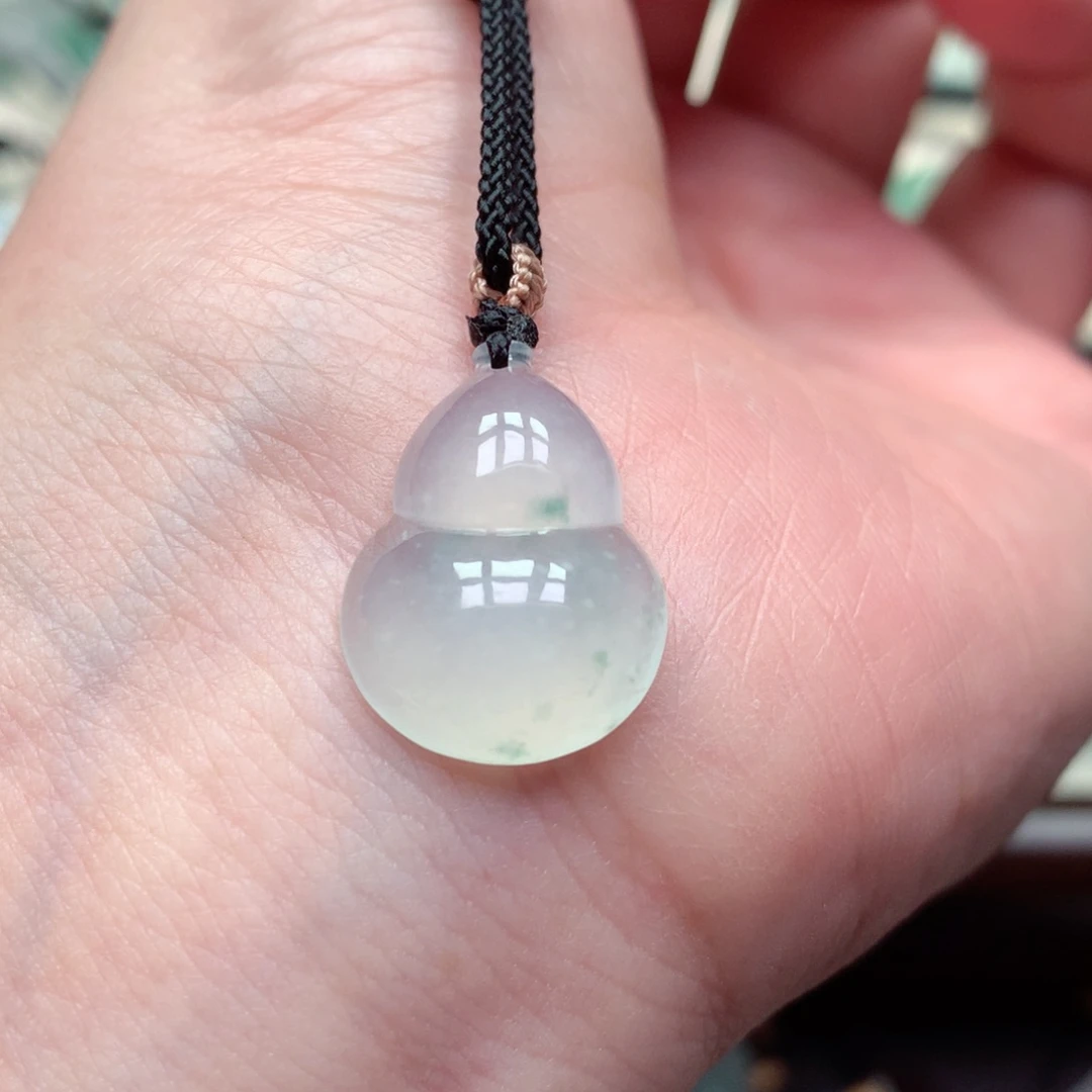 翡翠未镶嵌颈饰葫芦