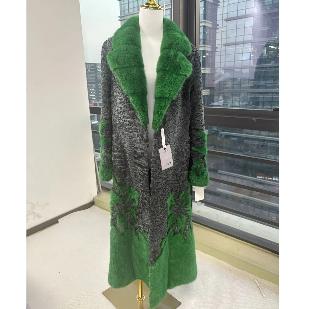 水貂长款黑色羊皮配浅绿色花女外套