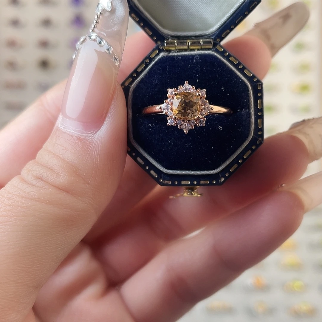 银S925镶嵌戒指黄晶太阳花款戒指