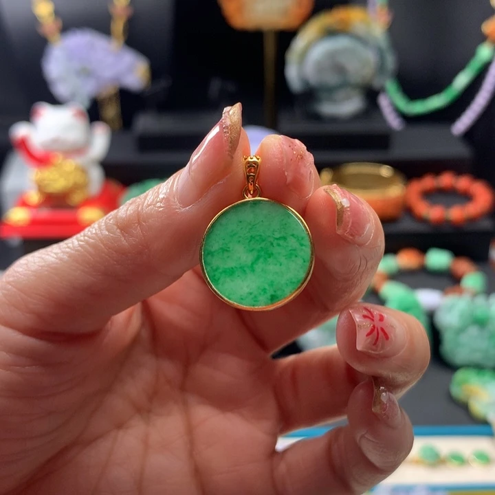 翡翠颈饰未镶嵌翡翠圆牌