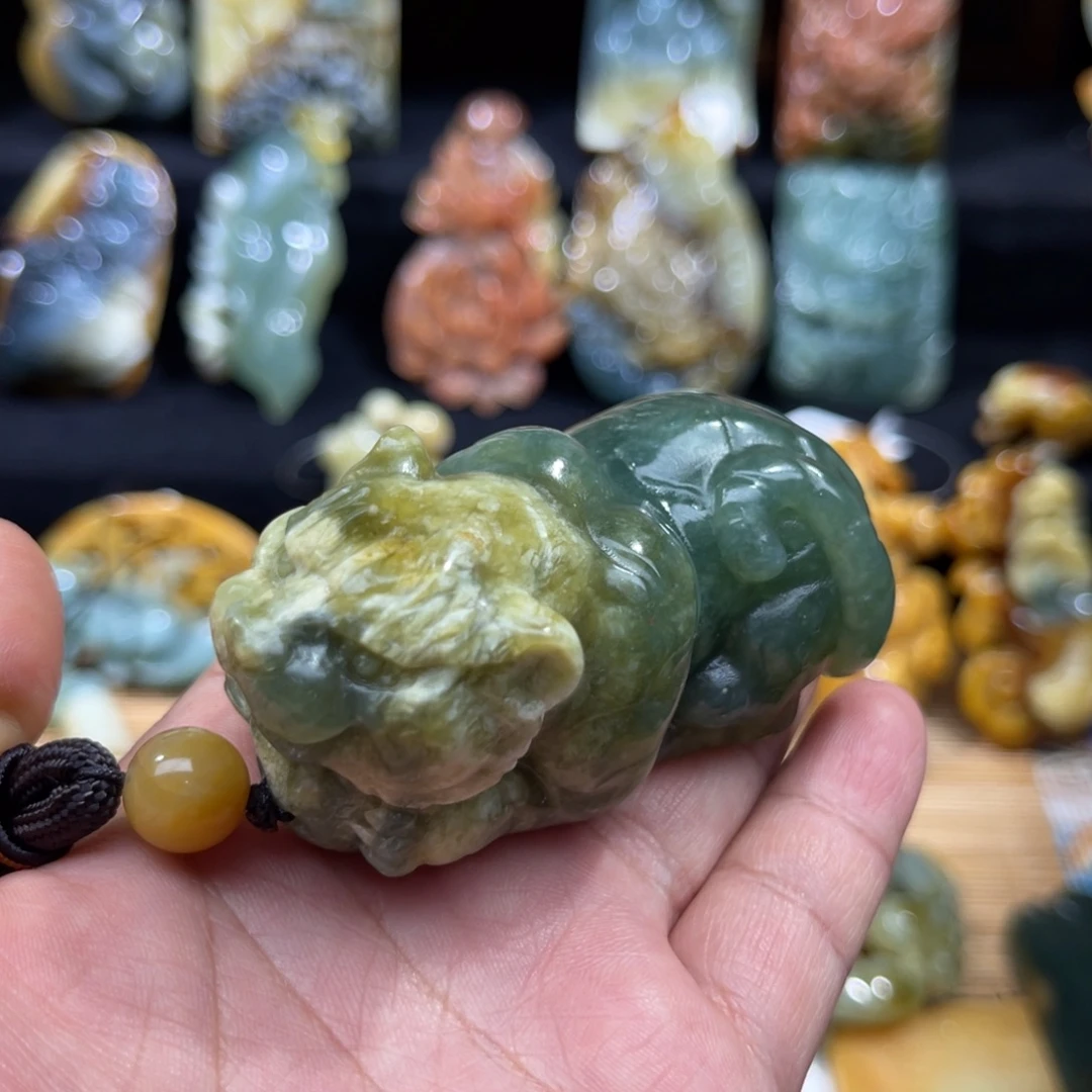 蛇纹石玉未镶嵌颈饰