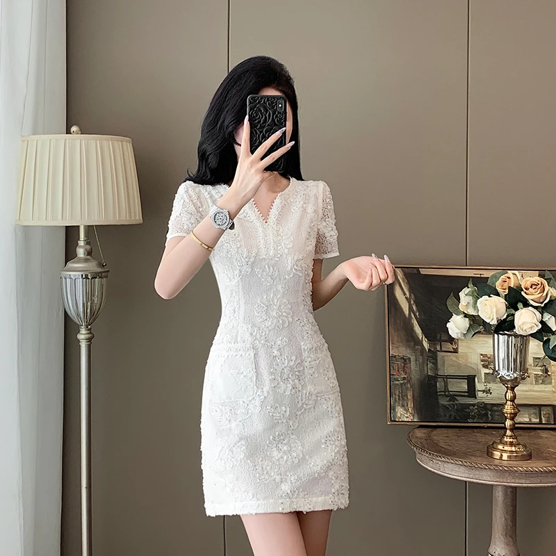 2025夏季连衣裙女 正肩A字版型刺绣蕾丝无袖小个子收腰显瘦中长裙