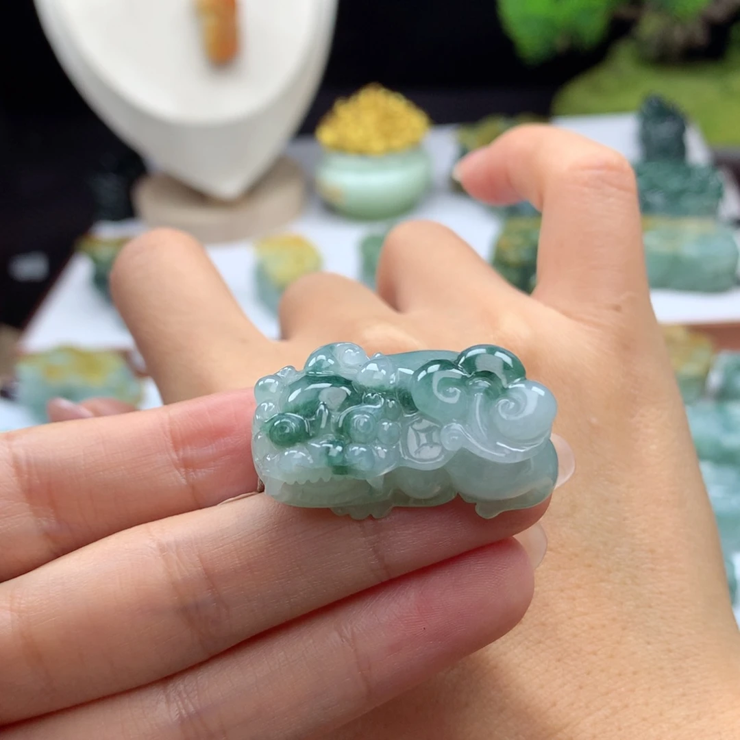 翡翠未镶嵌颈饰A25 阴阳眼翡翠貔貅