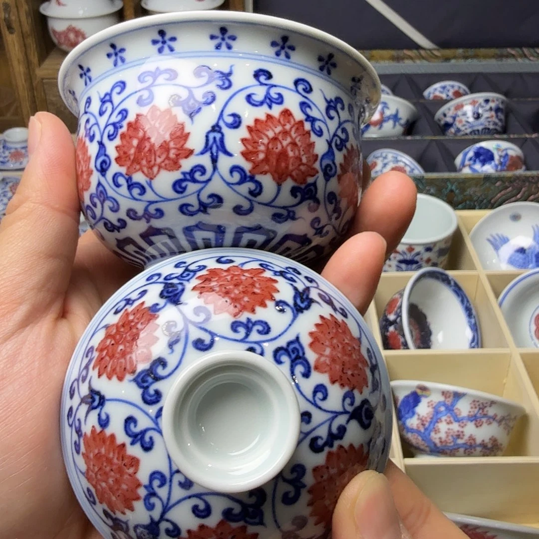 青花釉里红金刚莲布袋盖碗