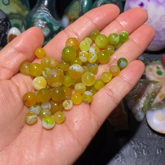 石英质玉未镶嵌珠宝半成品小****牛