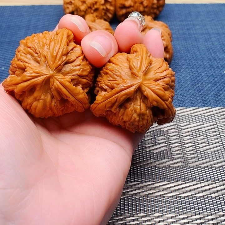 随***走吊坠文玩核桃三棱