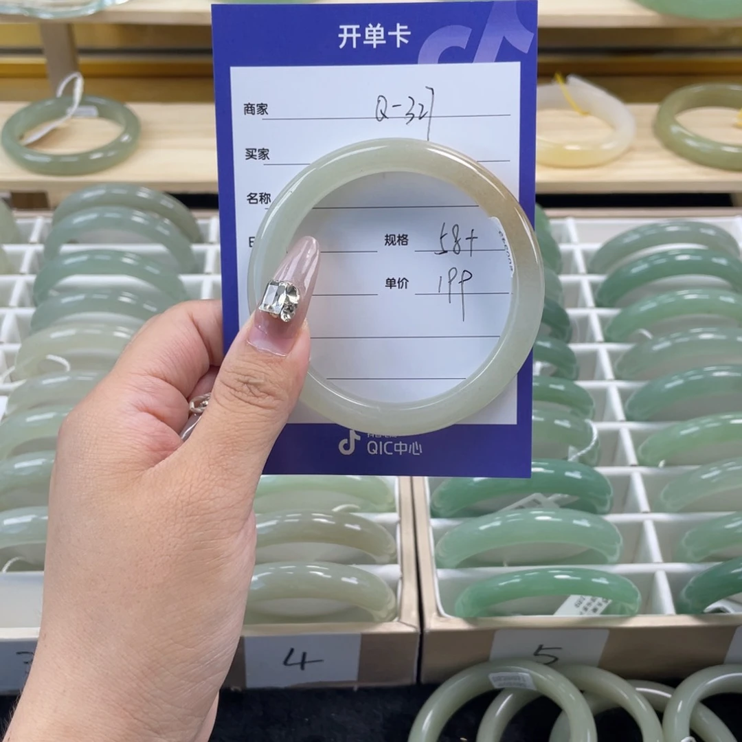 石英质玉手镯未镶嵌半*