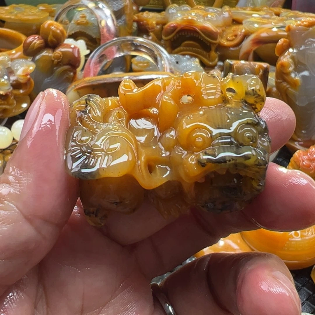 颈饰未镶嵌石英质玉
