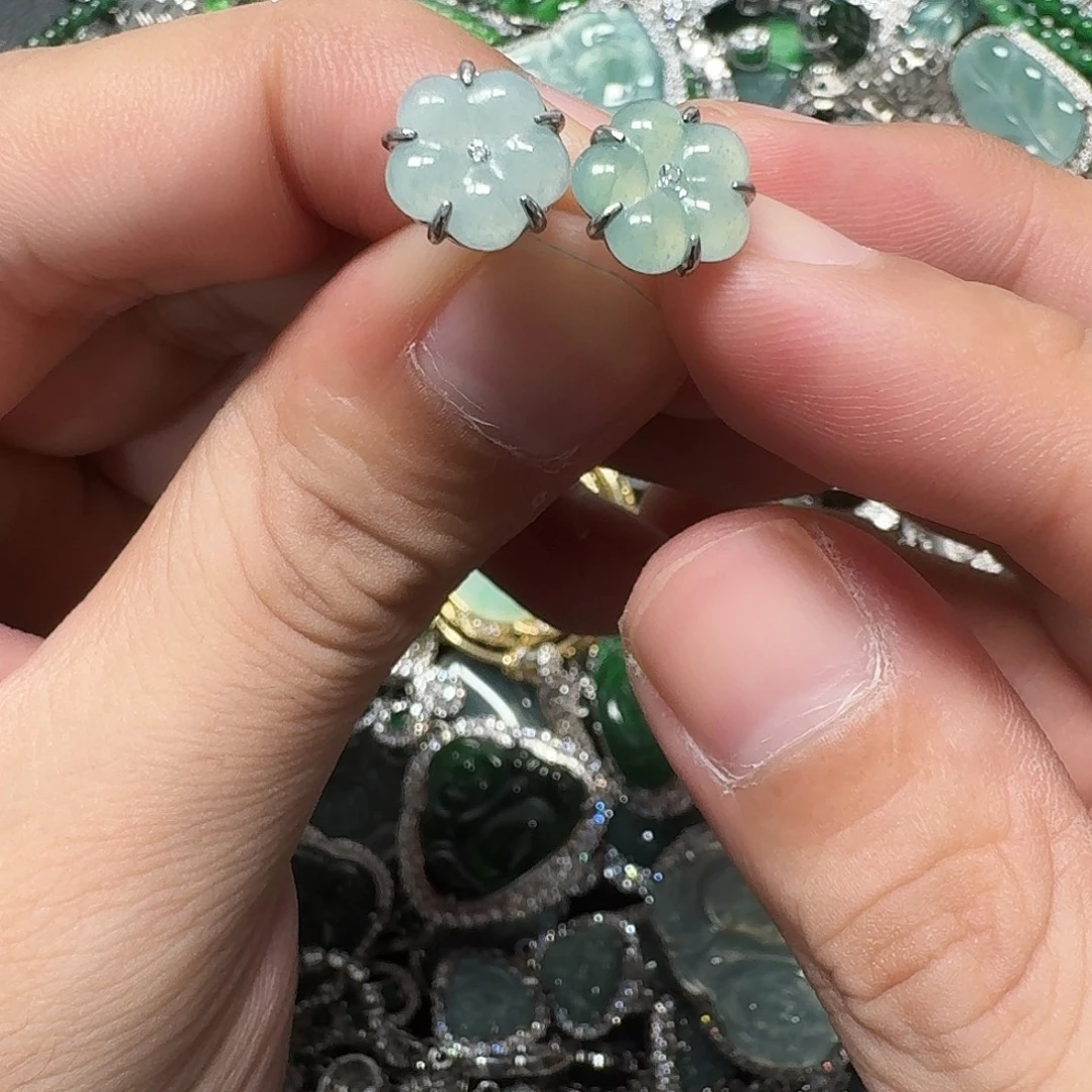 翡翠未镶嵌颈饰天然A货翡翠放漏