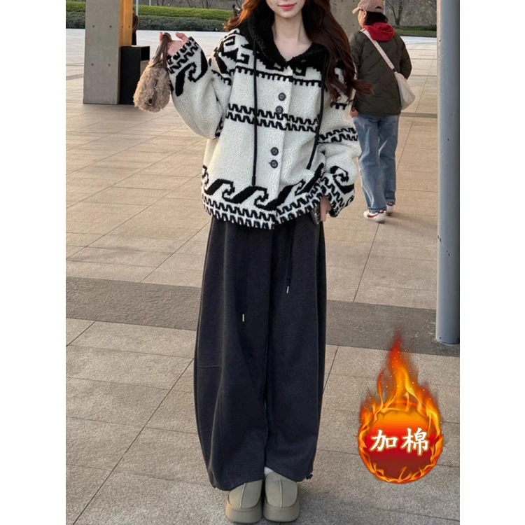 拉夏贝尔时尚加厚短外套女2025秋冬新款宽松显瘦保暖洋气连帽上衣