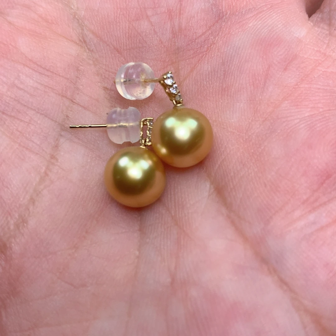 18K金镶嵌海水珍珠耳饰