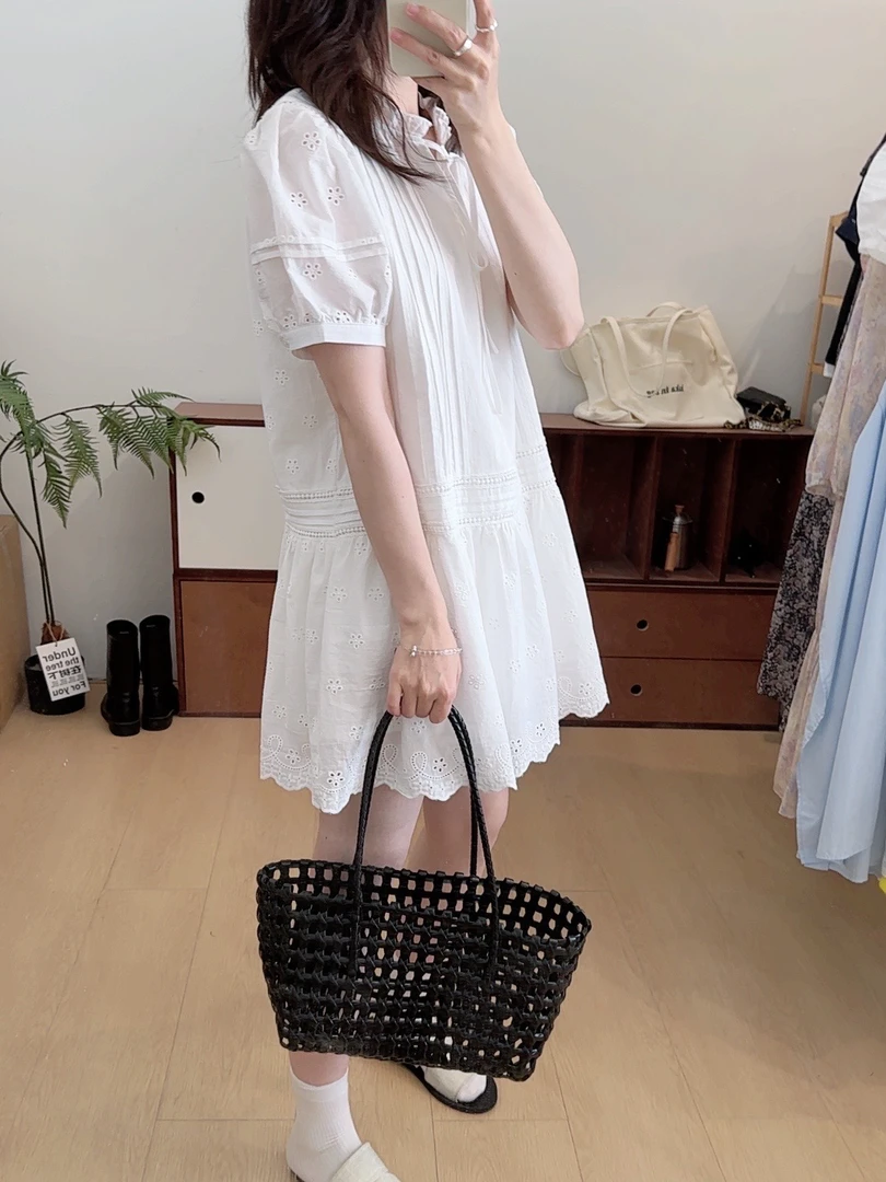 Ins刺绣小花miu系气质重工连衣裙